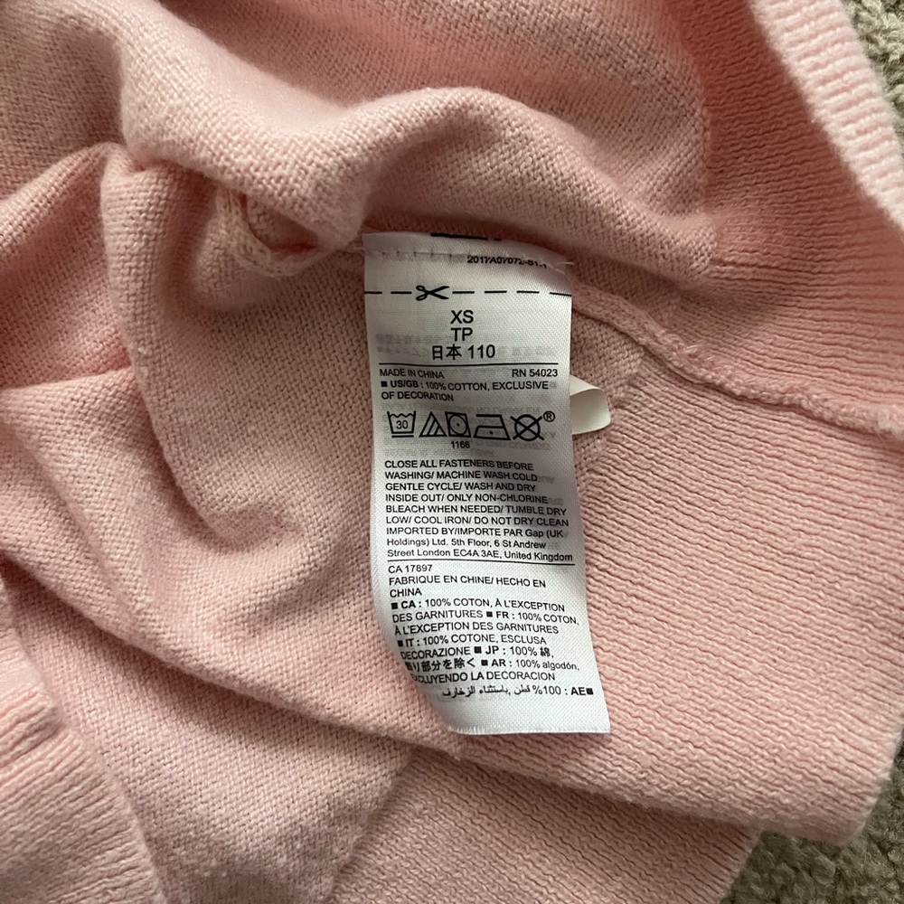 Two GAP Sweaters - Picture 15 of 15